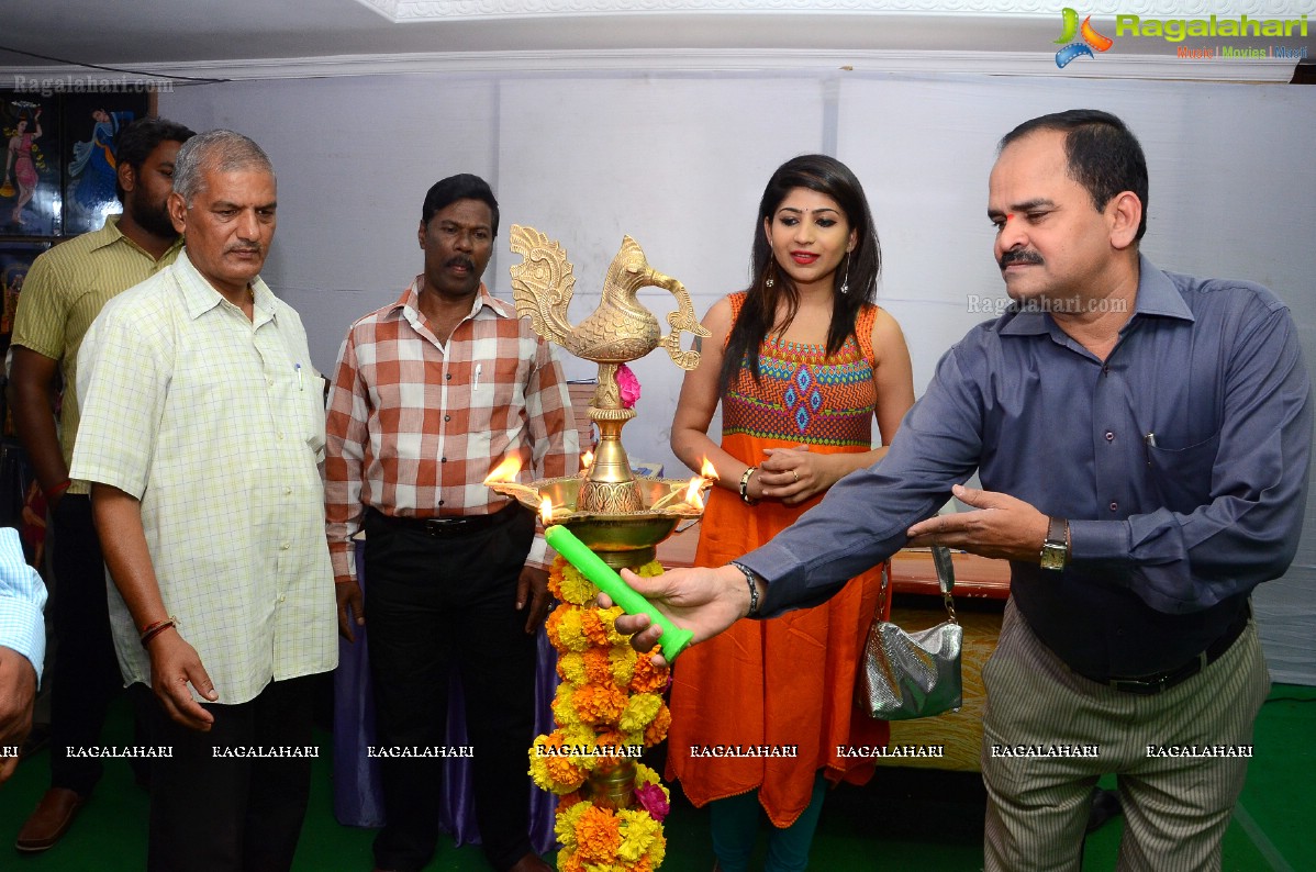 Madhulagna Das inaugurates Lepakshi Crafts Festival in Hyderabad