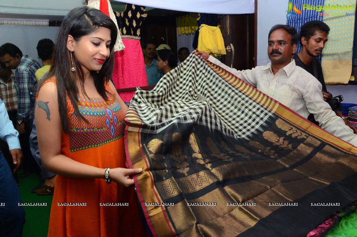 Madhulagna Das inaugurates Lepakshi Crafts Festival in Hyderabad