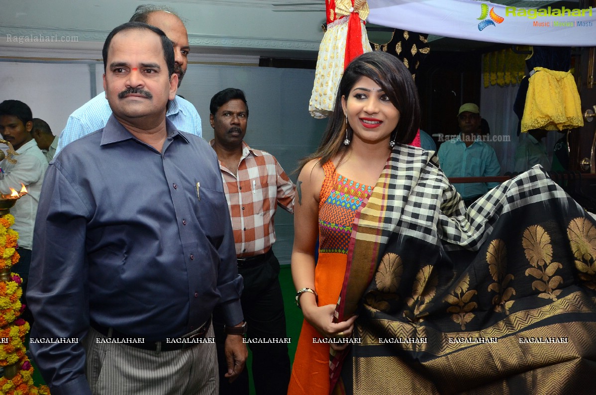 Madhulagna Das inaugurates Lepakshi Crafts Festival in Hyderabad