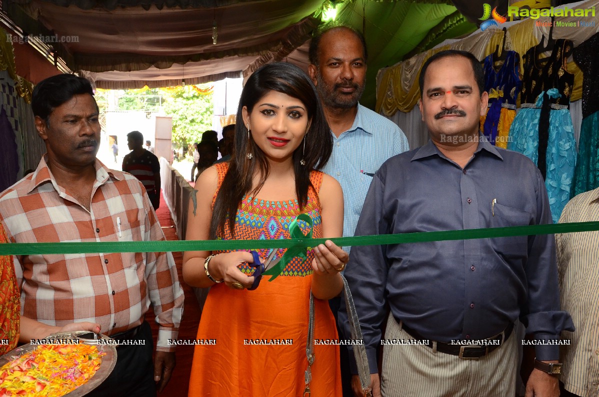 Madhulagna Das inaugurates Lepakshi Crafts Festival in Hyderabad