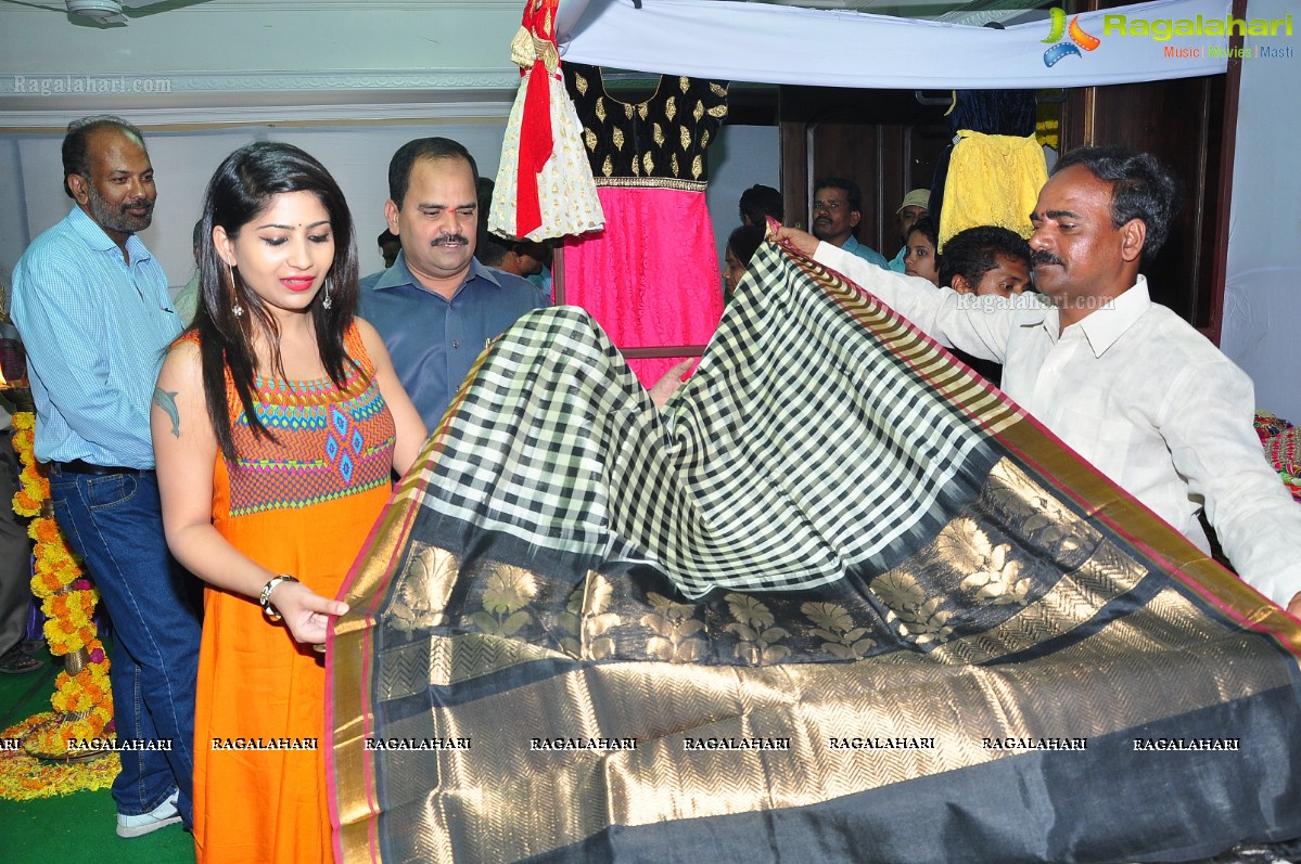 Madhulagna Das inaugurates Lepakshi Crafts Festival in Hyderabad
