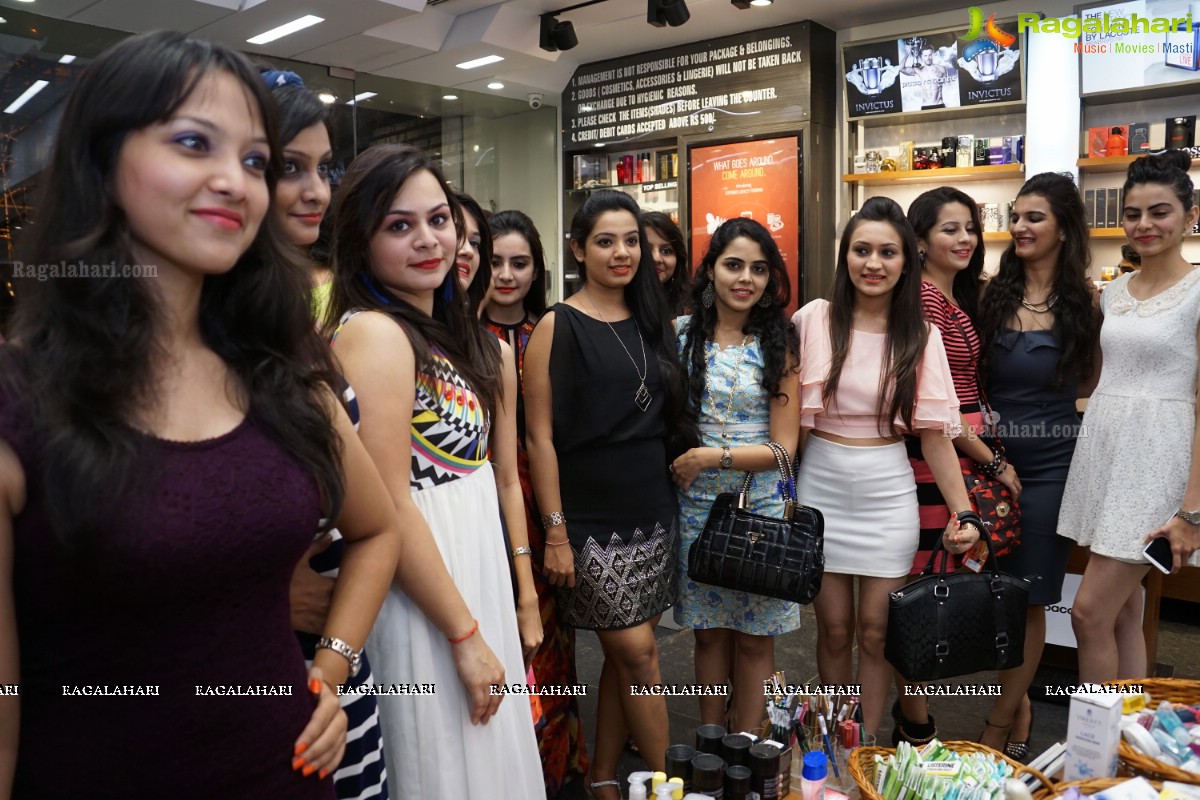 Miss and Mrs Gujarati India 2015 Beauty Pageant at Kathiawar Store