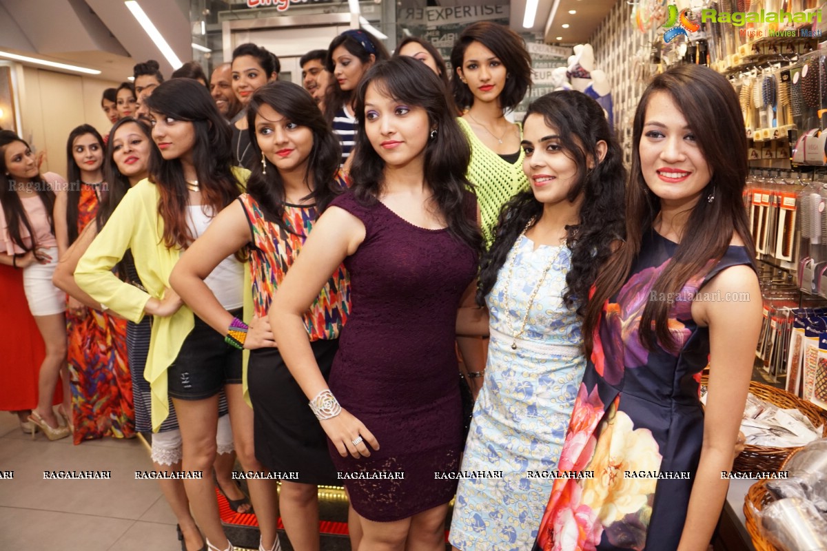 Miss and Mrs Gujarati India 2015 Beauty Pageant at Kathiawar Store