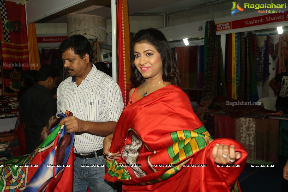 Geethanjali inaugurates National Silk Expo-2015 at Sri Satya Sai Nigamaagamam, Hyderabad