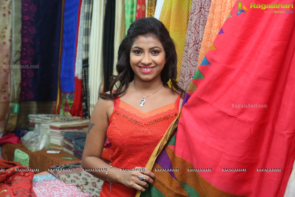 Geethanjali inaugurates National Silk Expo-2015 at Sri Satya Sai Nigamaagamam, Hyderabad