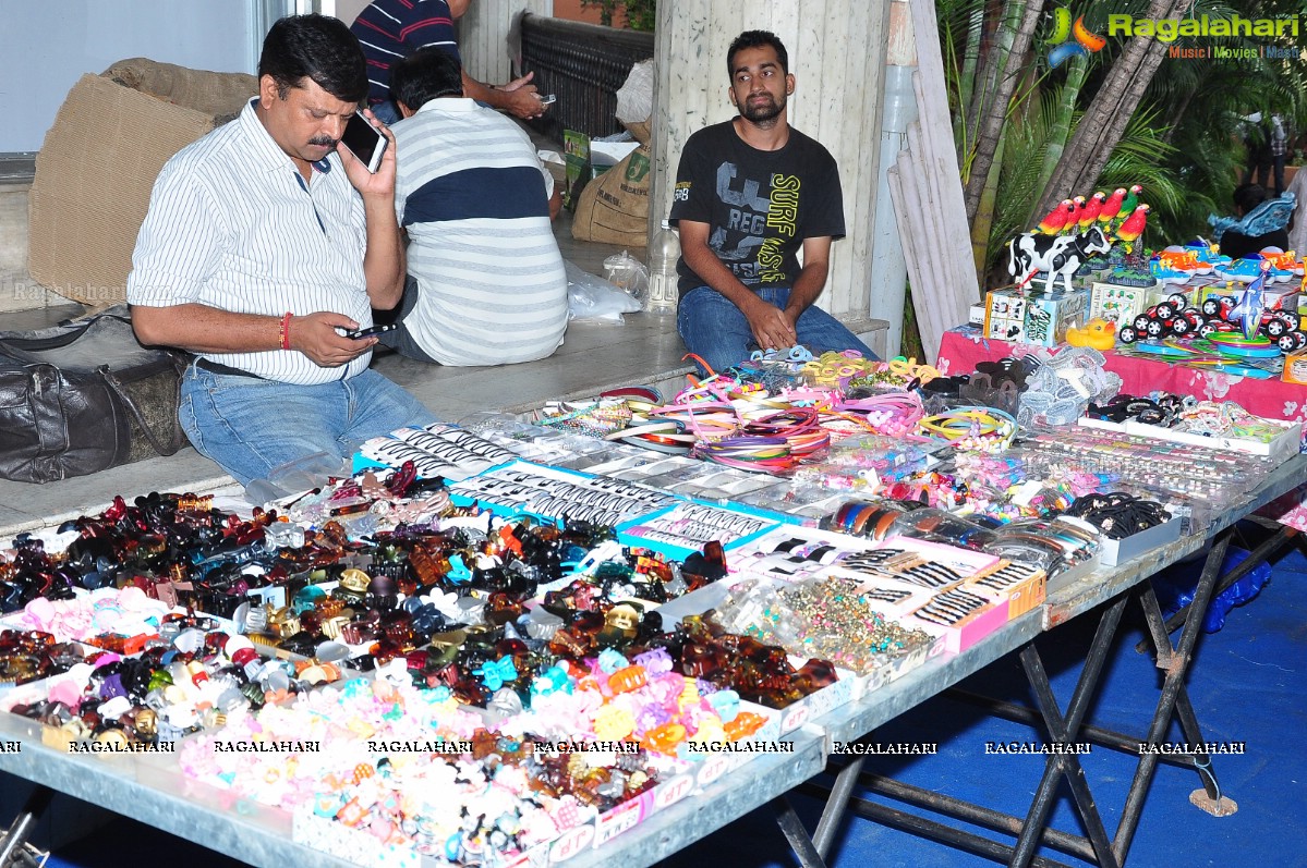 Geethanjali inaugurates National Silk Expo-2015 at Sri Satya Sai Nigamaagamam, Hyderabad