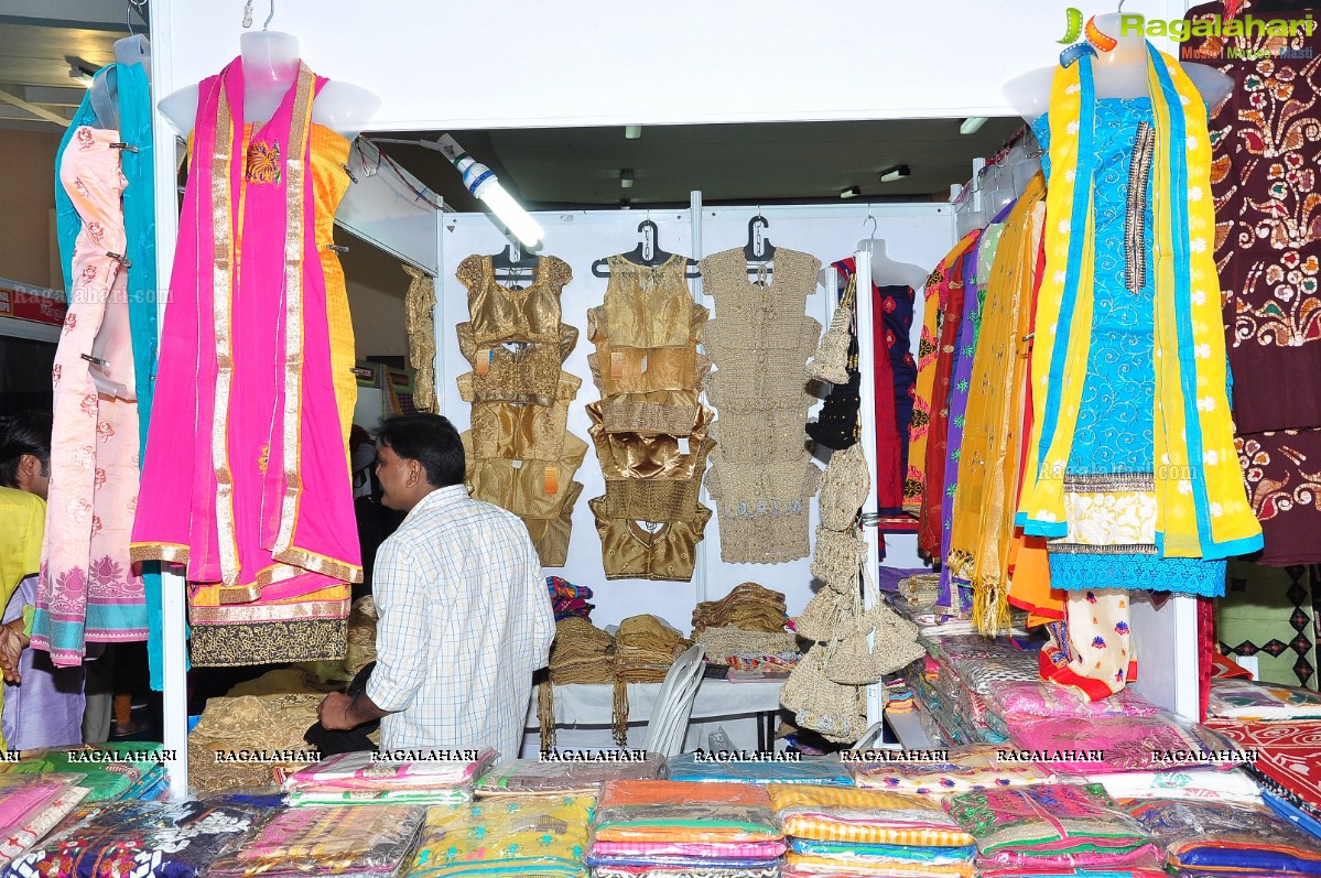 Geethanjali inaugurates National Silk Expo-2015 at Sri Satya Sai Nigamaagamam, Hyderabad