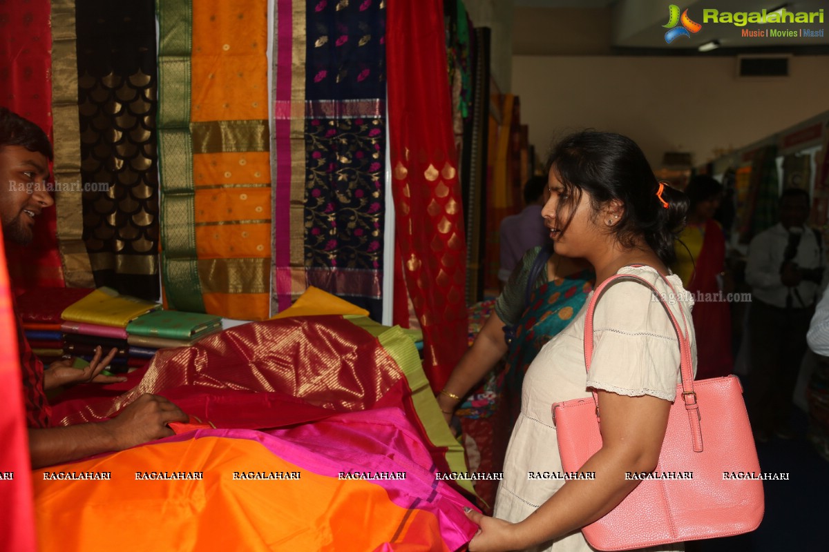 Geethanjali inaugurates National Silk Expo-2015 at Sri Satya Sai Nigamaagamam, Hyderabad