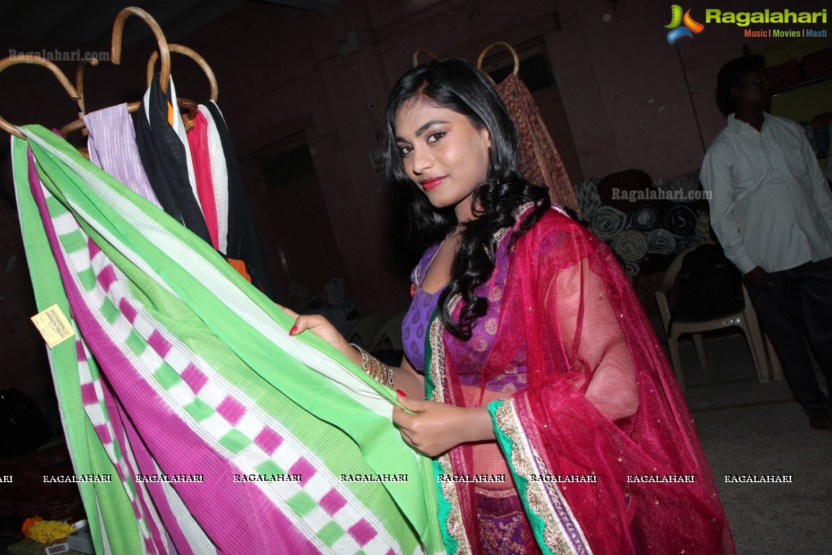 Priya inaugurates Pochampally IKAT Art Mela 2015 at YMCA Hall, Hyderabad