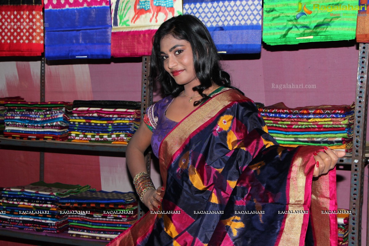 Priya inaugurates Pochampally IKAT Art Mela 2015 at YMCA Hall, Hyderabad