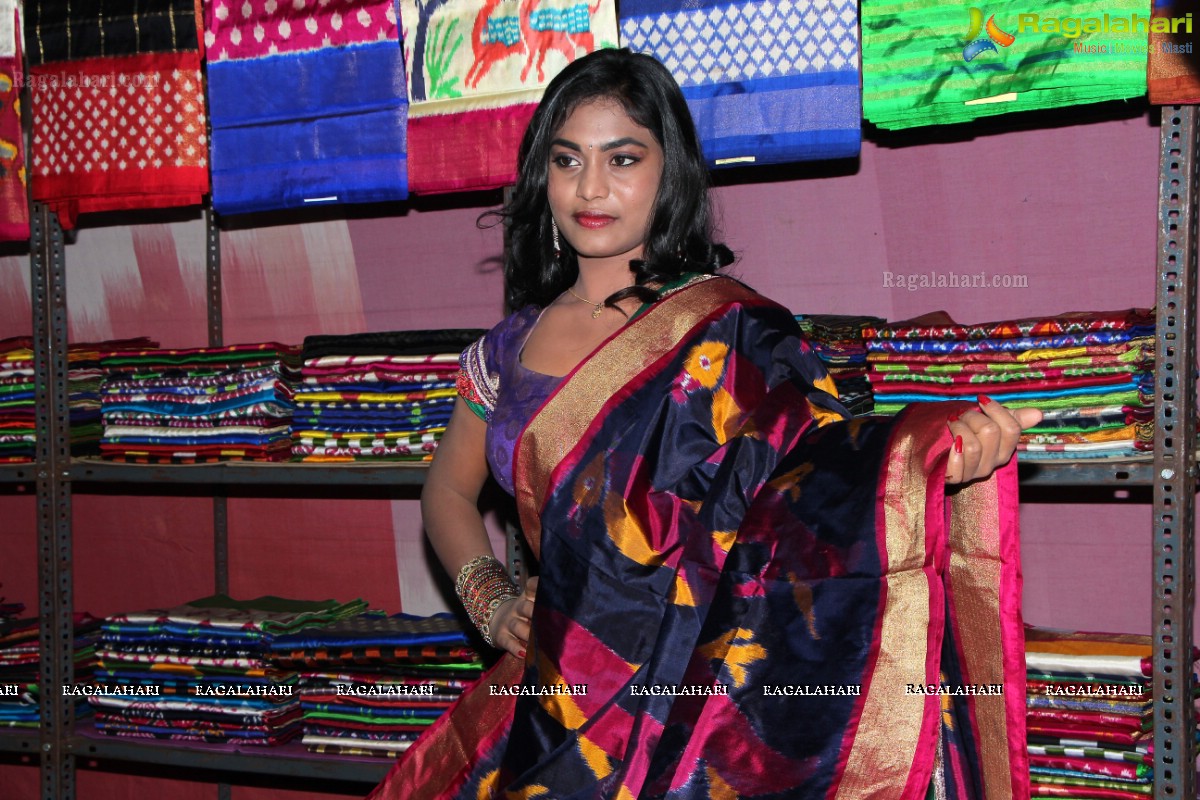 Priya inaugurates Pochampally IKAT Art Mela 2015 at YMCA Hall, Hyderabad