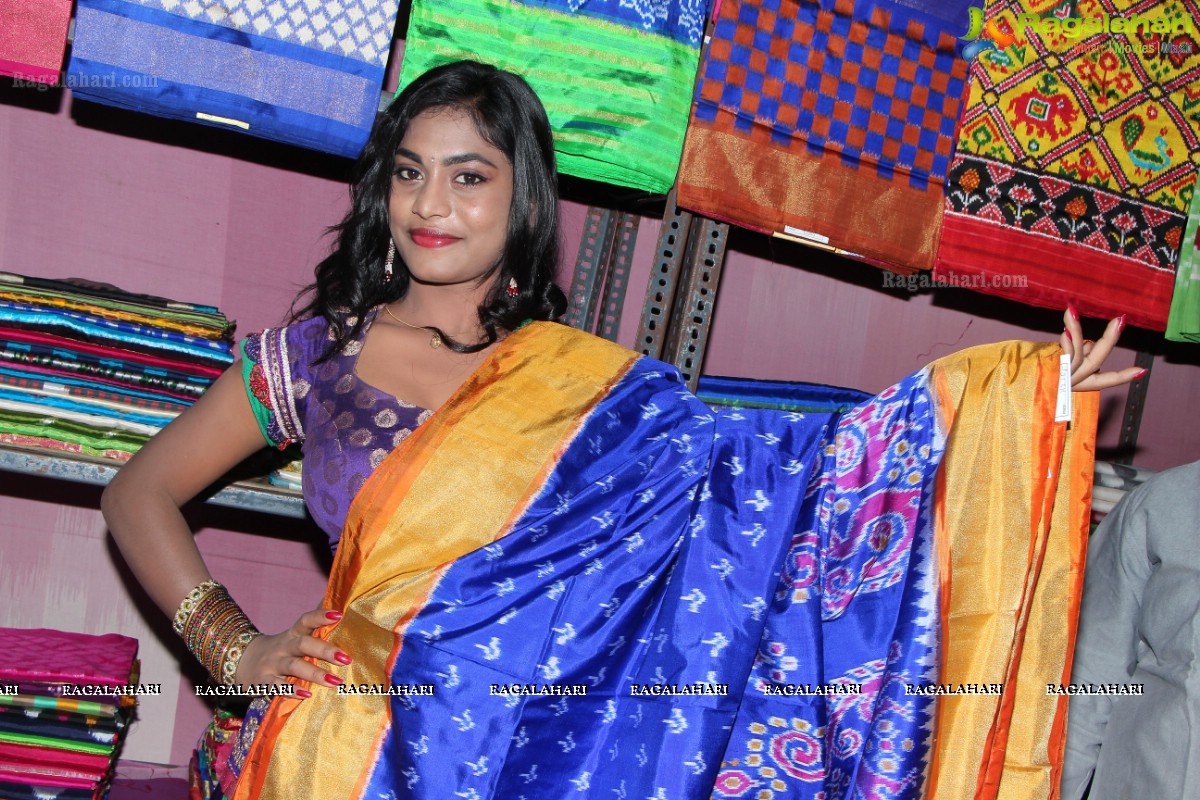 Priya inaugurates Pochampally IKAT Art Mela 2015 at YMCA Hall, Hyderabad