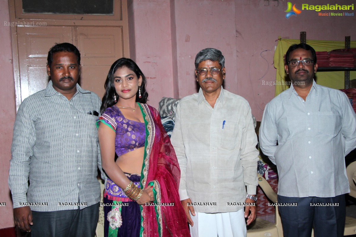 Priya inaugurates Pochampally IKAT Art Mela 2015 at YMCA Hall, Hyderabad