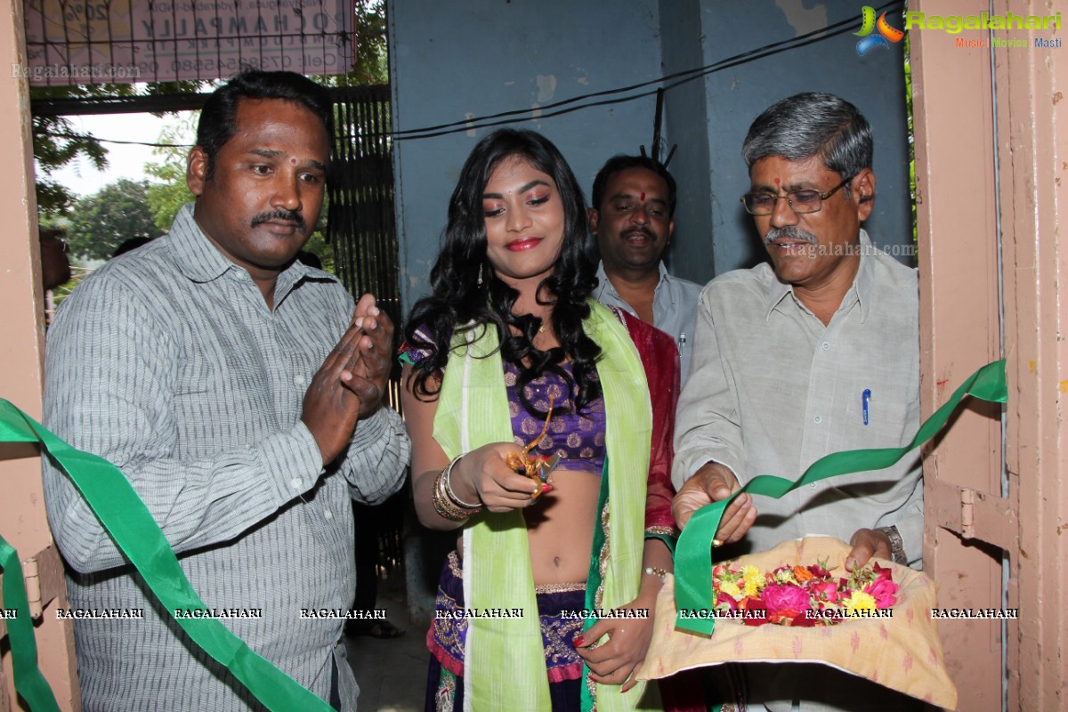 Priya inaugurates Pochampally IKAT Art Mela 2015 at YMCA Hall, Hyderabad