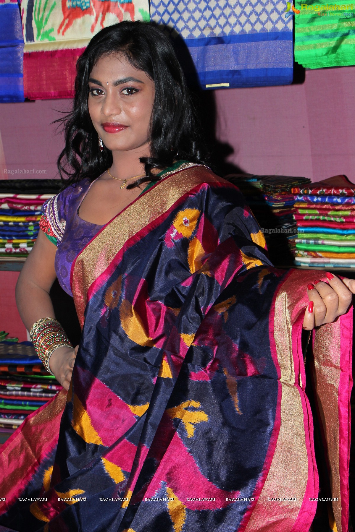 Priya inaugurates Pochampally IKAT Art Mela 2015 at YMCA Hall, Hyderabad