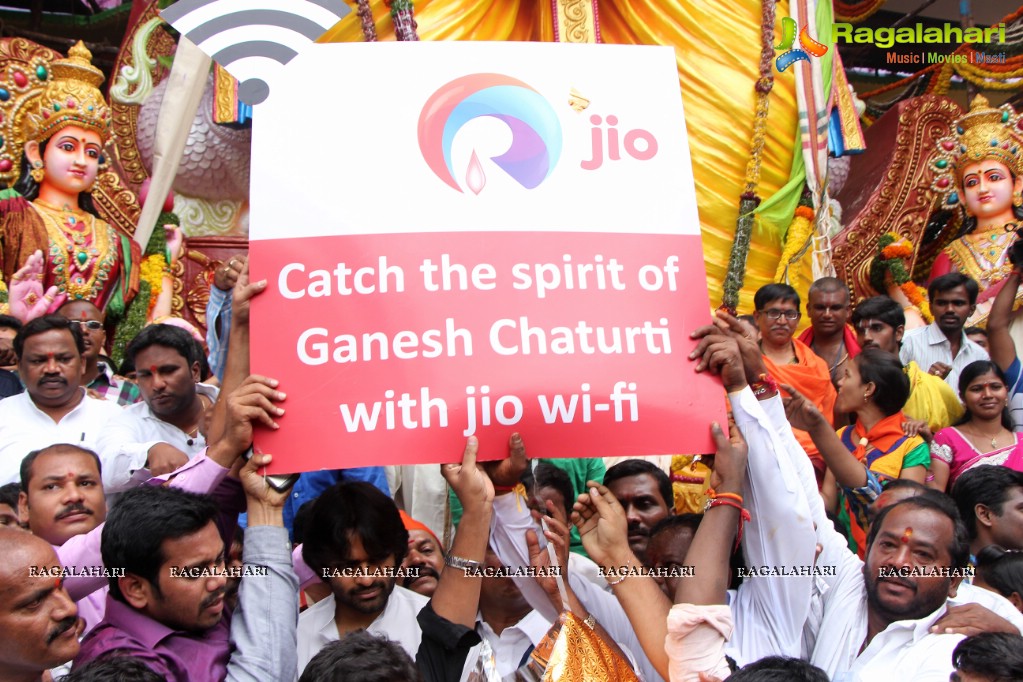 Sai Dharam Tej launches Reliance 'Jionet' High Speed Wi-Fi Internet Service at Khairatabad Ganeshotsav, Hyderabad