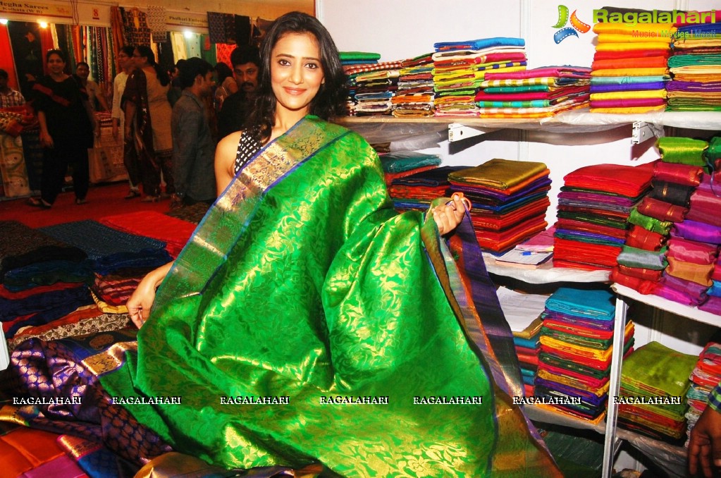 Marathi Actress Rutuja Shinde launches Silk India Expo 2015 at Thane, Mumbai