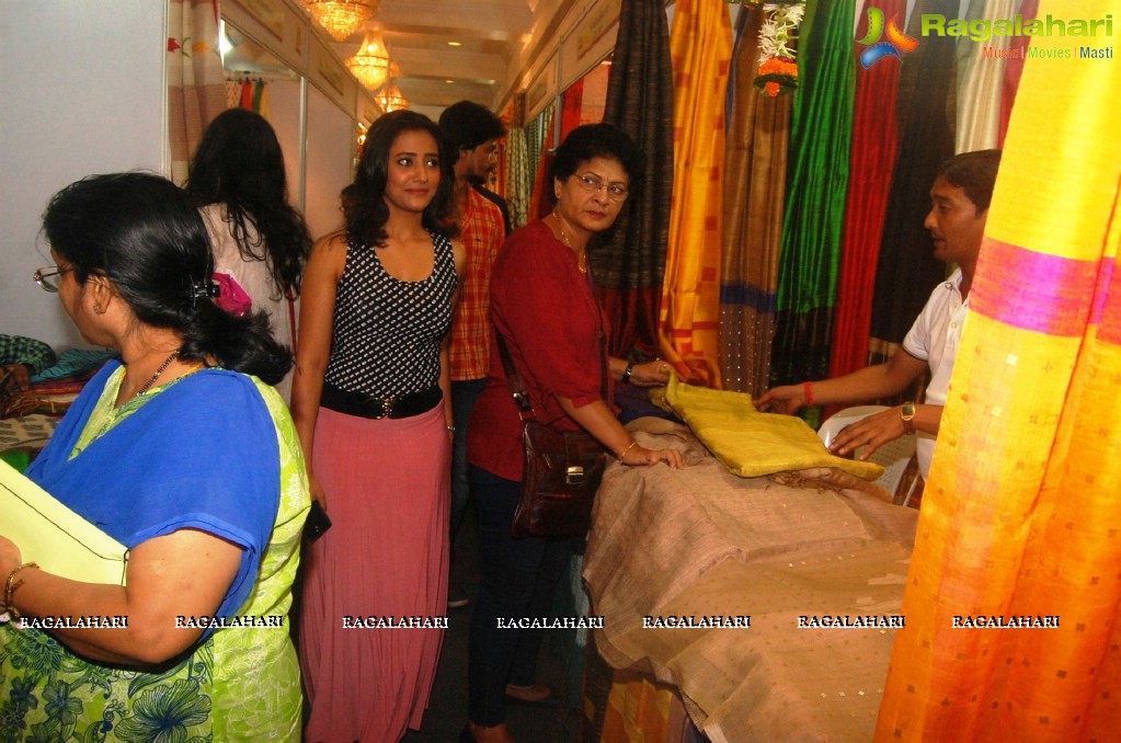 Marathi Actress Rutuja Shinde launches Silk India Expo 2015 at Thane, Mumbai