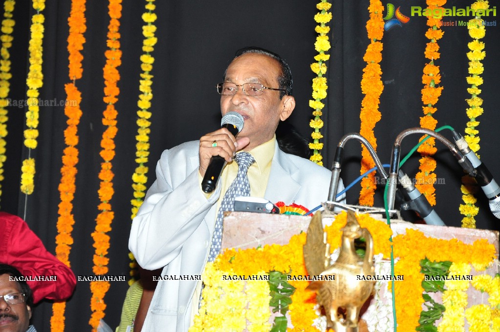 Navarasa Raya Award Presentation to Naresh by Sruthilaya Arts Academy