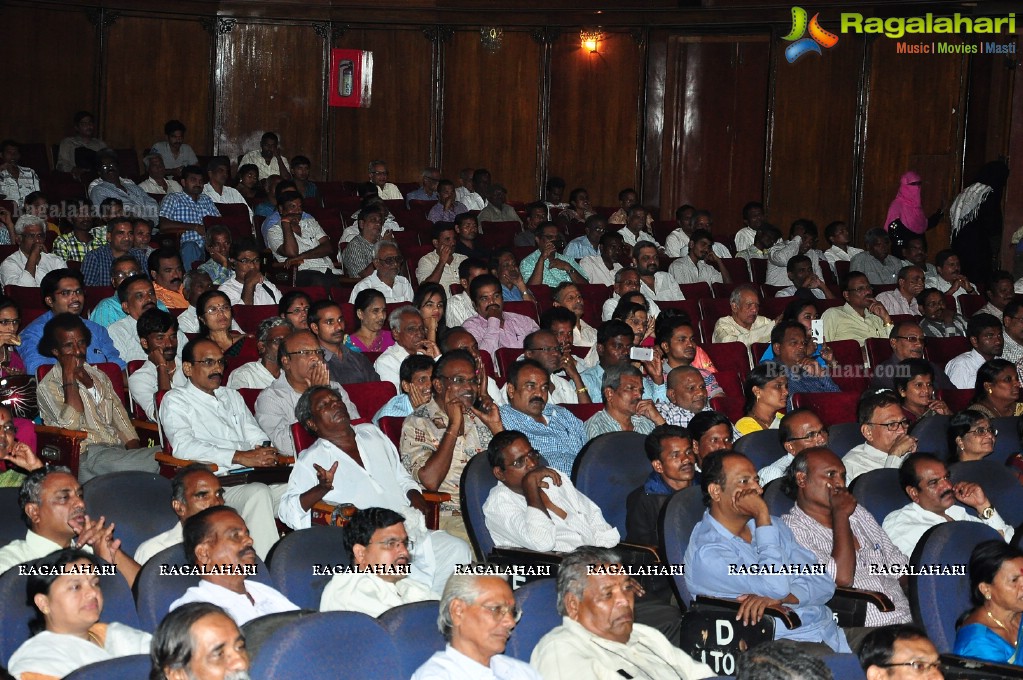 Navarasa Raya Award Presentation to Naresh by Sruthilaya Arts Academy