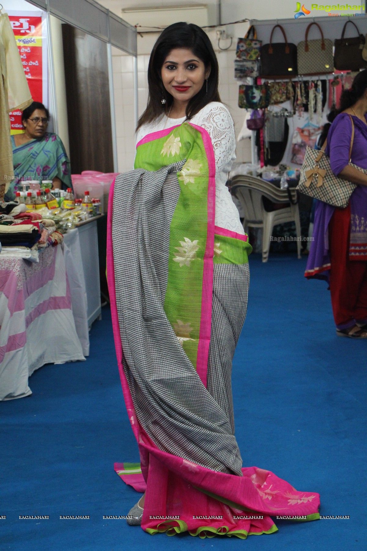 Madhulagna Das inaugurates Styles and Weaves Lifestyle Expo at Kamma Sangham