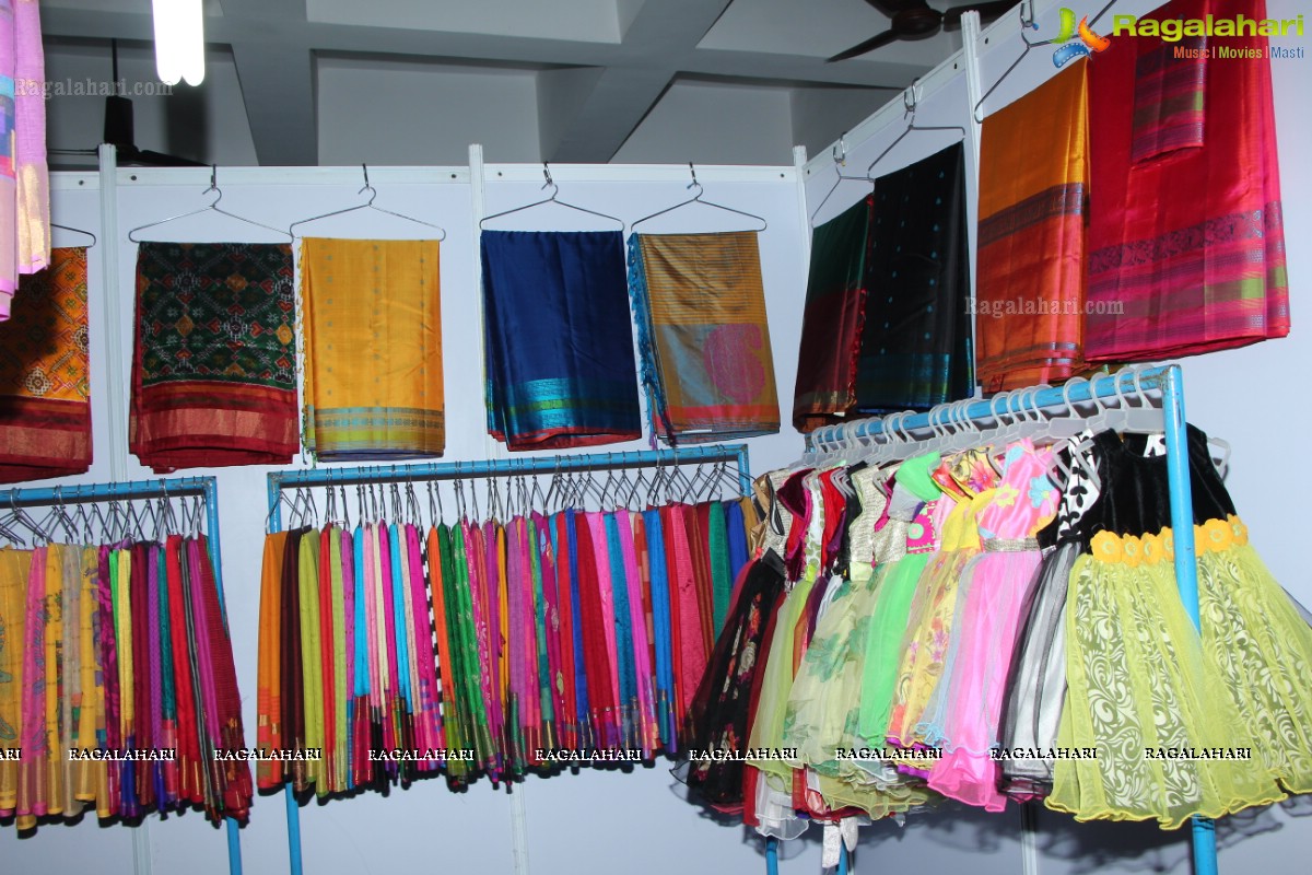 Madhulagna Das inaugurates Styles and Weaves Lifestyle Expo at Kamma Sangham