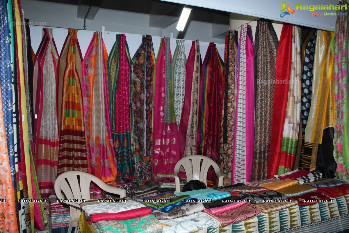 Madhulagna Das inaugurates Styles and Weaves Lifestyle Expo at Kamma Sangham