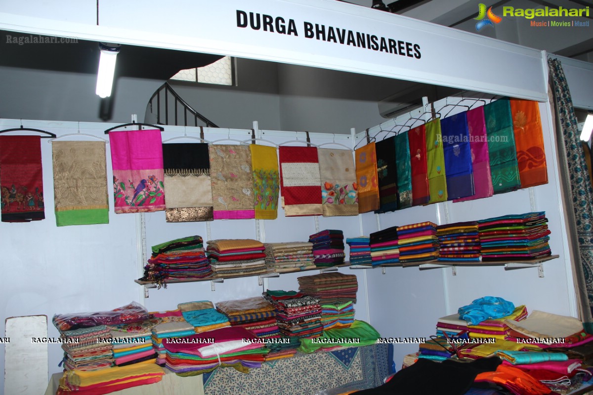 Madhulagna Das inaugurates Styles and Weaves Lifestyle Expo at Kamma Sangham