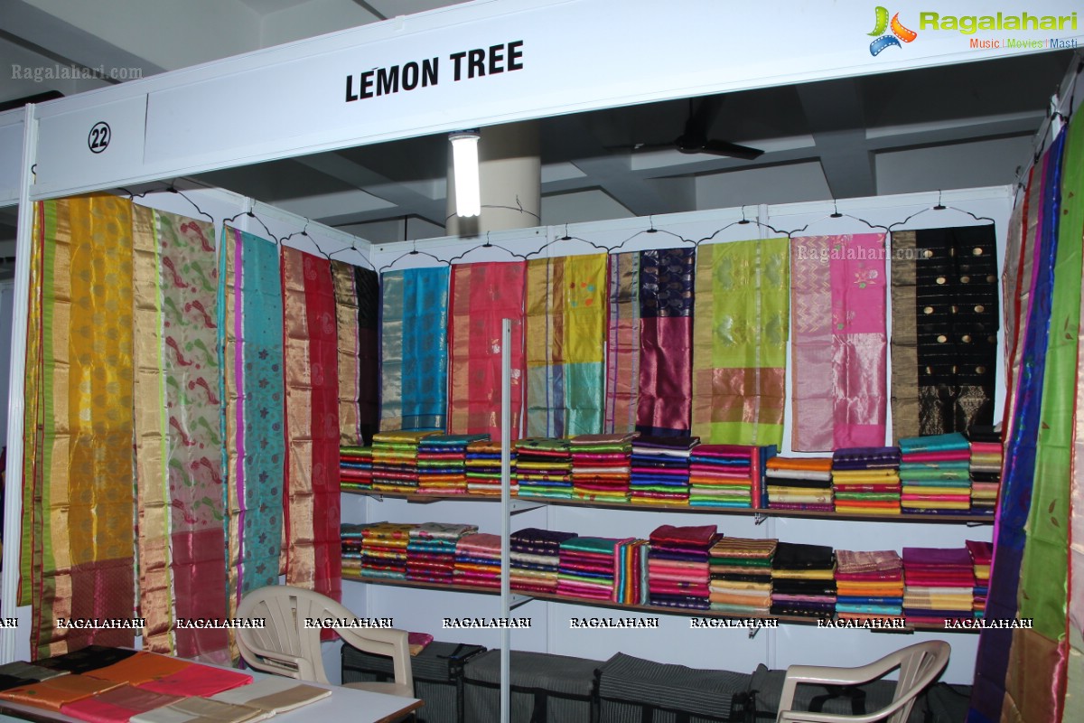 Madhulagna Das inaugurates Styles and Weaves Lifestyle Expo at Kamma Sangham