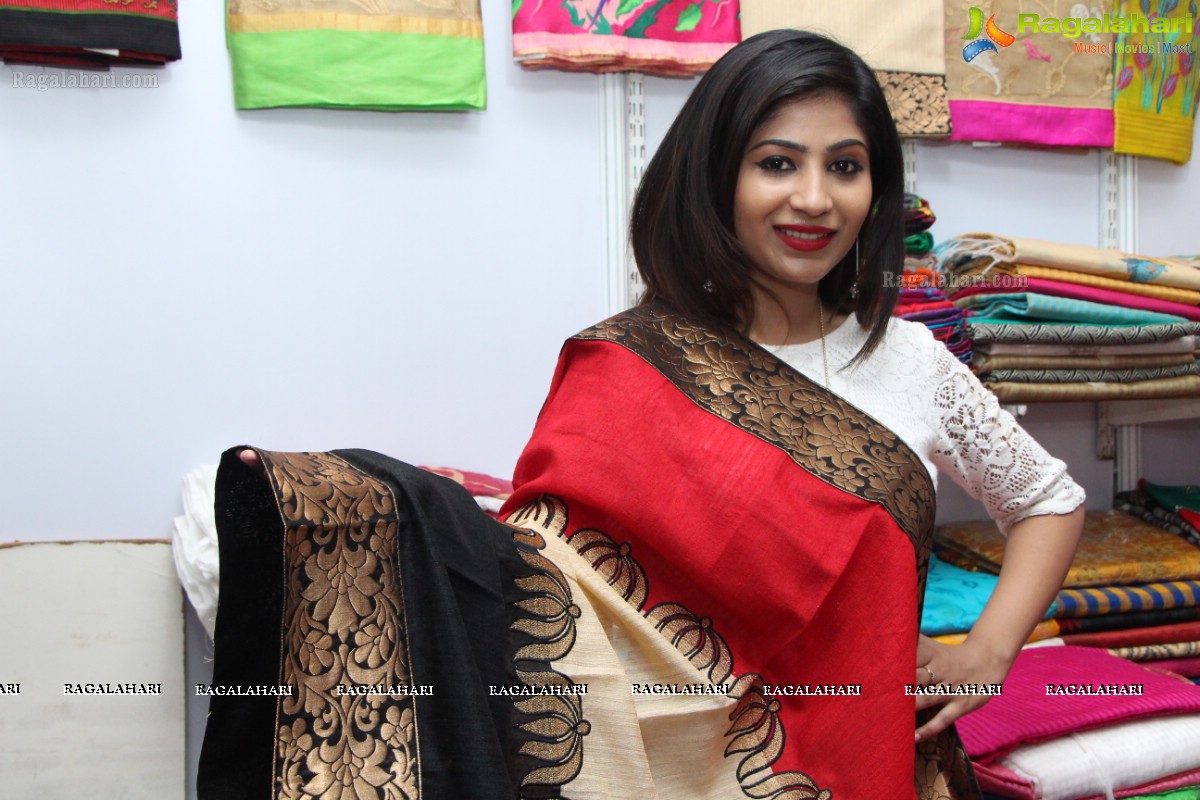 Madhulagna Das inaugurates Styles and Weaves Lifestyle Expo at Kamma Sangham