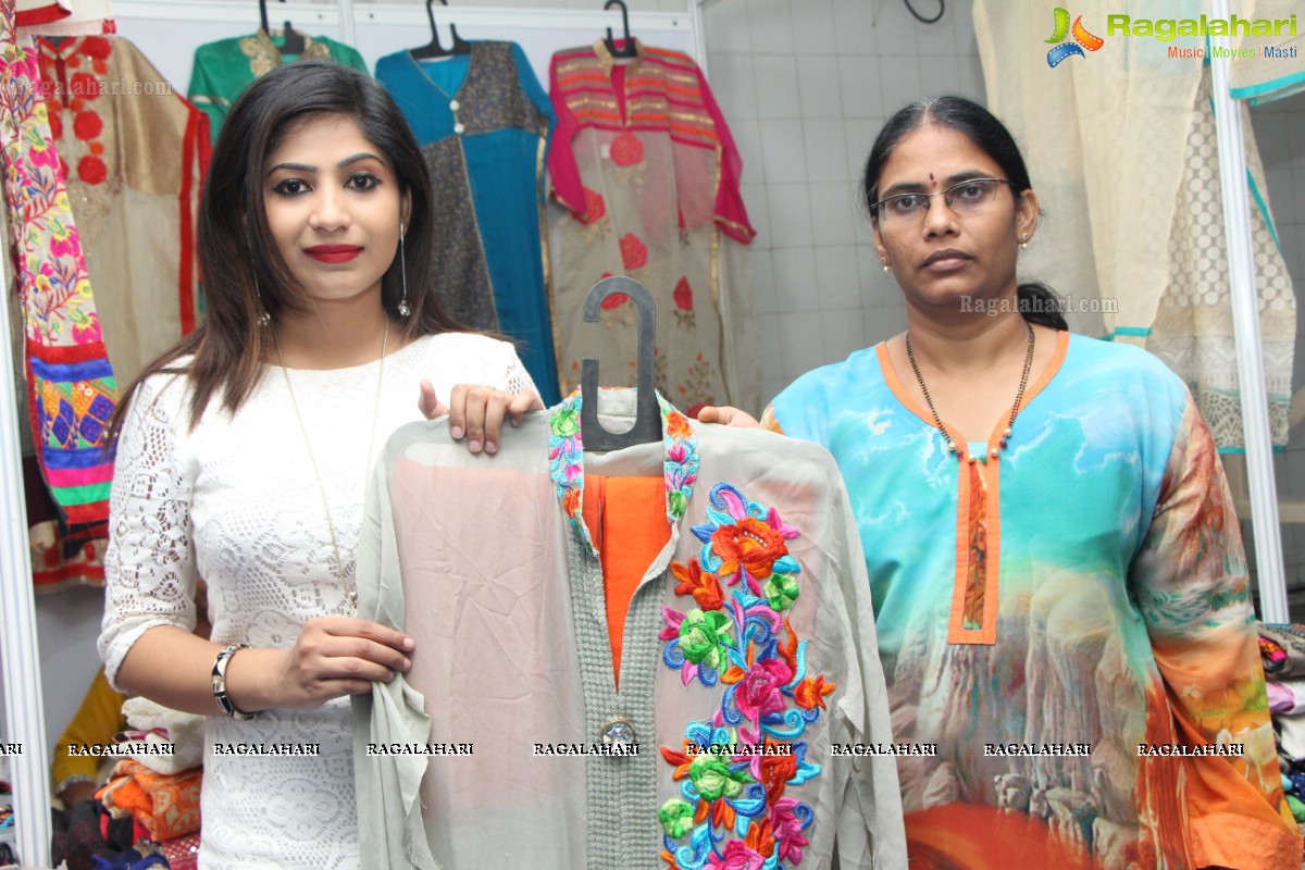 Madhulagna Das inaugurates Styles and Weaves Lifestyle Expo at Kamma Sangham