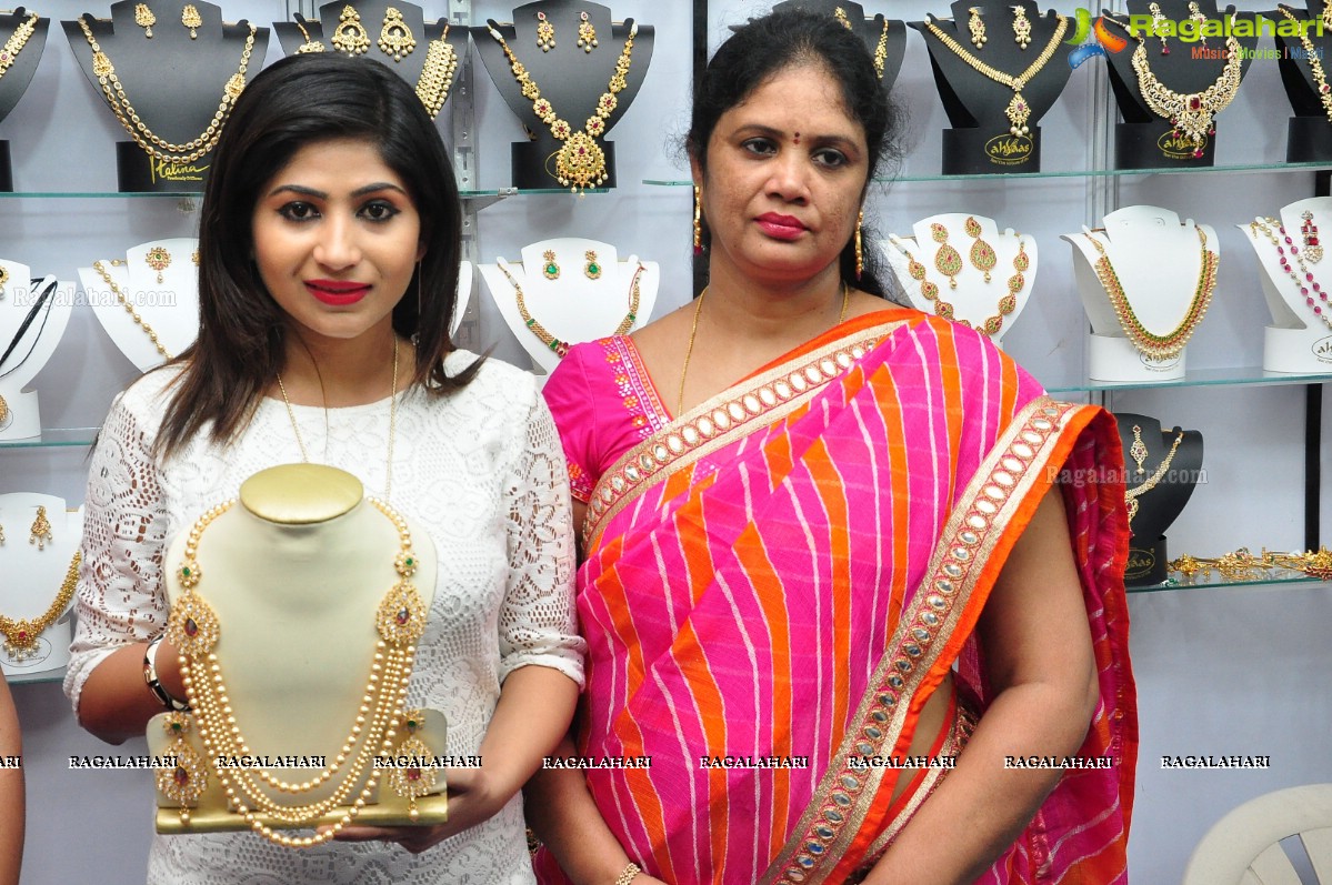 Madhulagna Das inaugurates Styles and Weaves Lifestyle Expo at Kamma Sangham