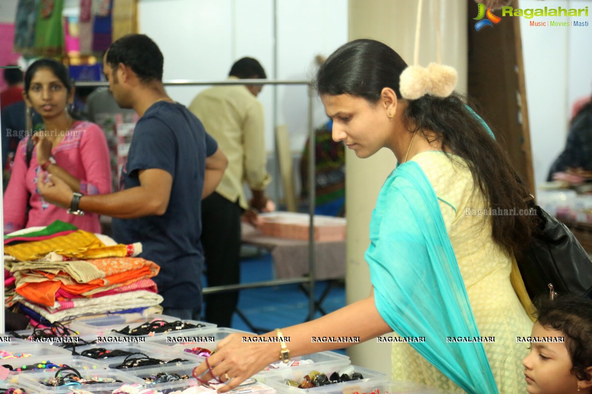 Madhulagna Das inaugurates Styles and Weaves Lifestyle Expo at Kamma Sangham