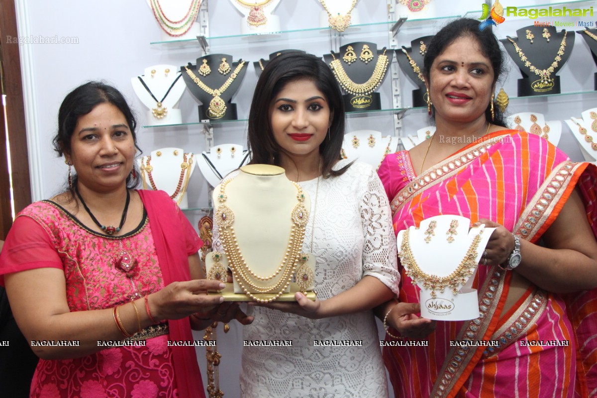 Madhulagna Das inaugurates Styles and Weaves Lifestyle Expo at Kamma Sangham