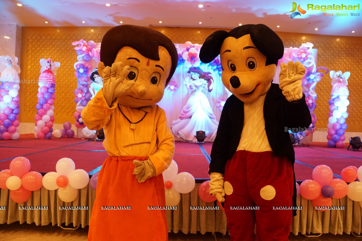 5th Birthday Party of Twins Sniddha-Srishti at Hotel Daspalla, Hyderabad