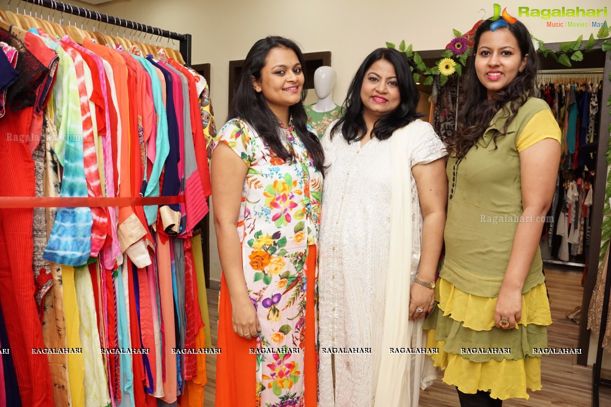 VR Pitara's New Design Collection inaugurated by Sashi Nahata, Hyderabad