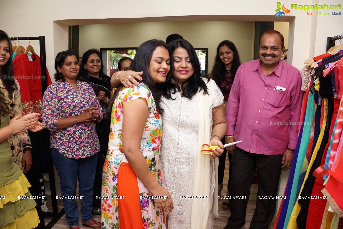 VR Pitara's New Design Collection inaugurated by Sashi Nahata, Hyderabad