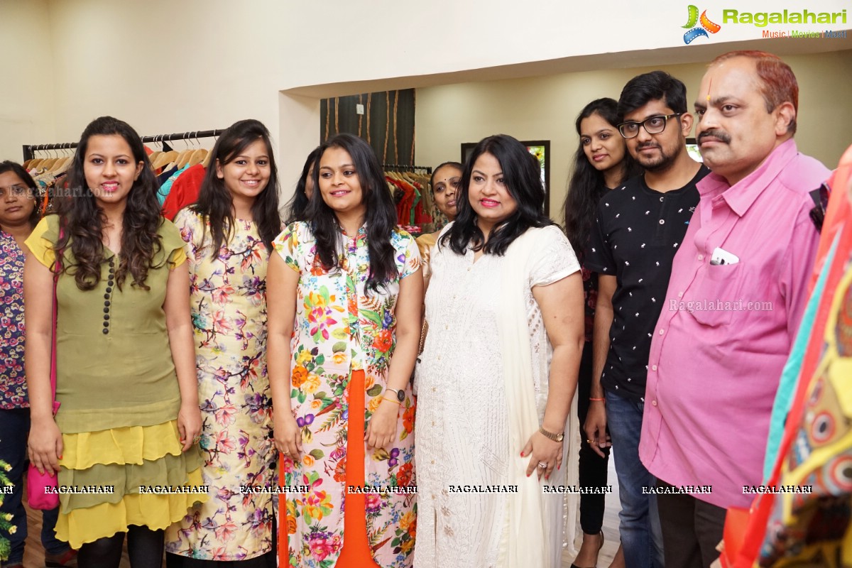 VR Pitara's New Design Collection inaugurated by Sashi Nahata, Hyderabad