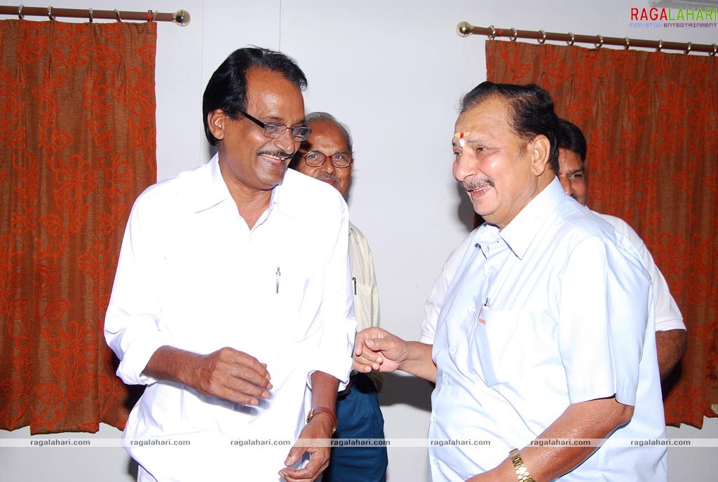 Padmanabham Felicitated by Telugu Film Comedians