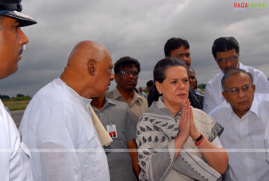 Andhra Pradesh pays Homage to YS Raja Sekhara Reddy