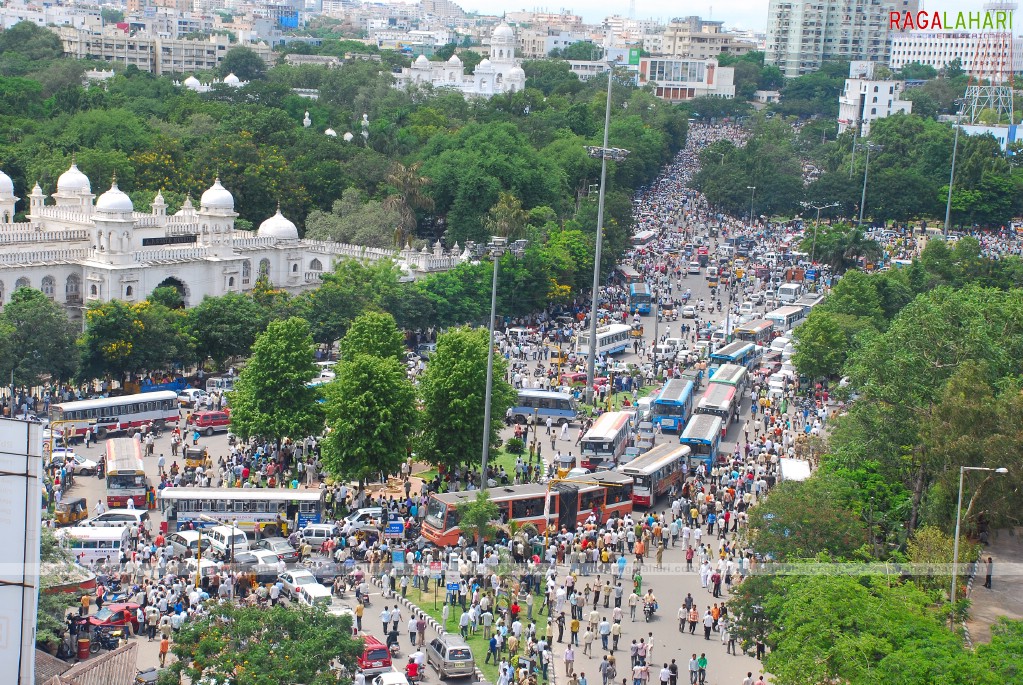 Andhra Pradesh pays Homage to YS Raja Sekhara Reddy