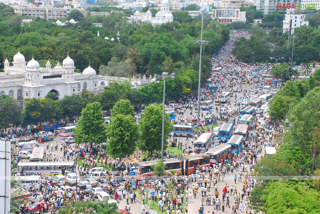 Andhra Pradesh pays Homage to YS Raja Sekhara Reddy