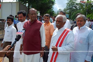 Andhra Pradesh Pays Homage to YS Raja Sekhara Reddy