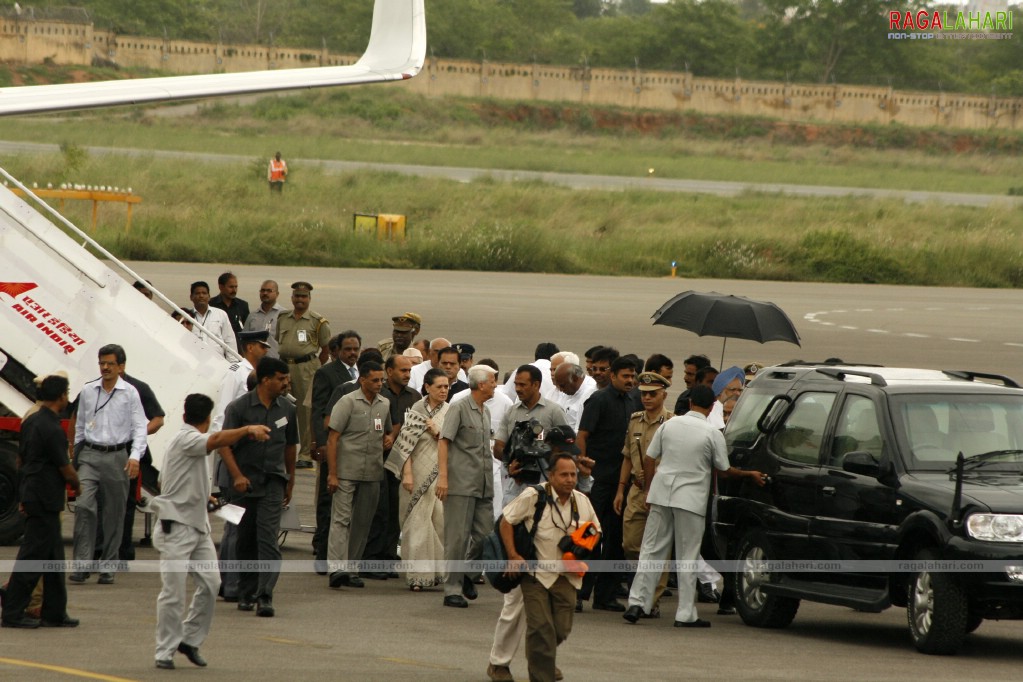 Andhra Pradesh pays Homage to YS Raja Sekhara Reddy