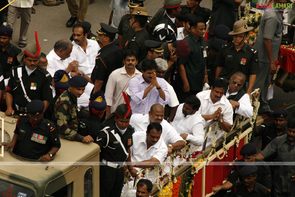 Andhra Pradesh pays Homage to YS Raja Sekhara Reddy