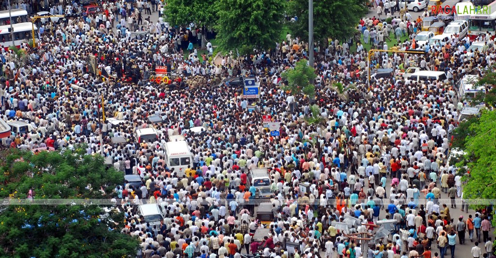 Andhra Pradesh pays Homage to YS Raja Sekhara Reddy