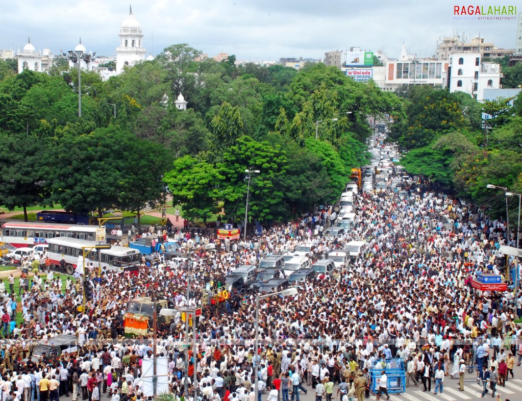 Andhra Pradesh pays Homage to YS Raja Sekhara Reddy