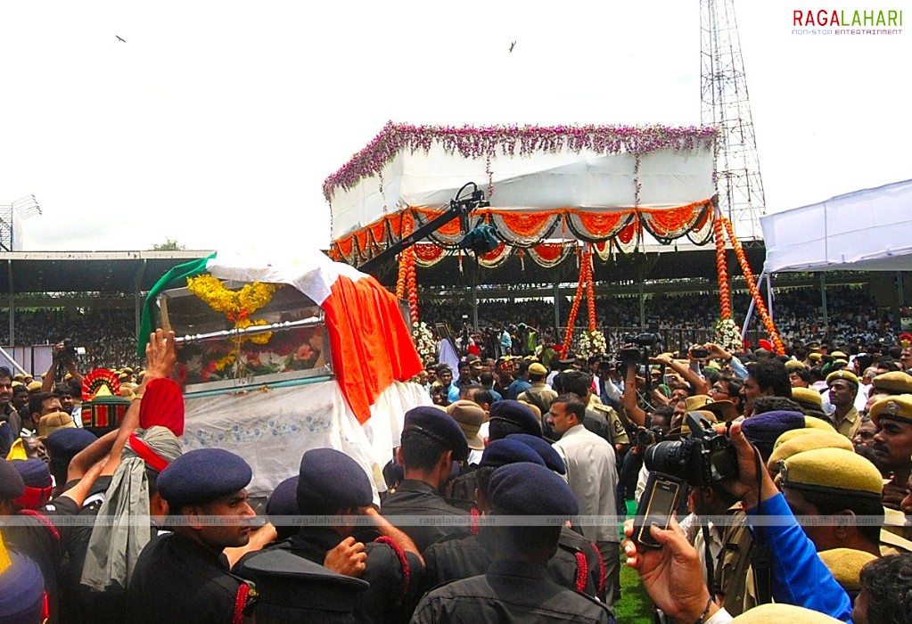 Andhra Pradesh pays Homage to YS Raja Sekhara Reddy