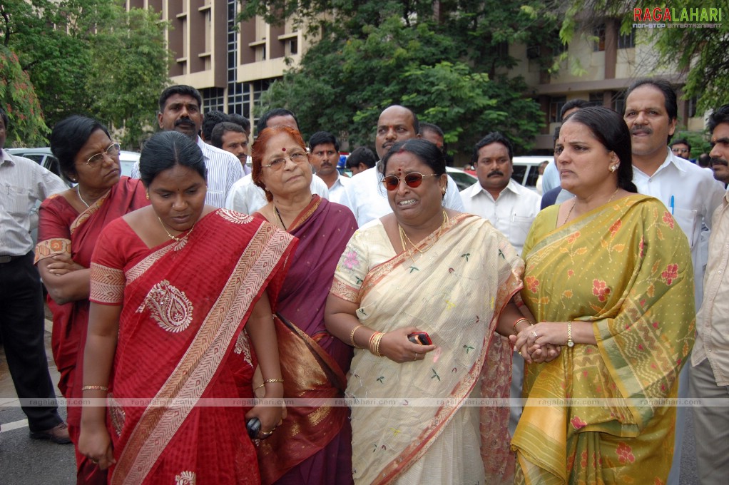 Andhra Pradesh pays Homage to YS Raja Sekhara Reddy