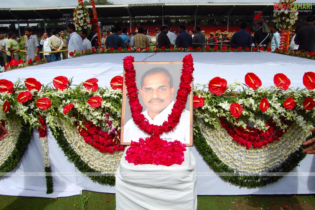 Andhra Pradesh pays Homage to YS Raja Sekhara Reddy